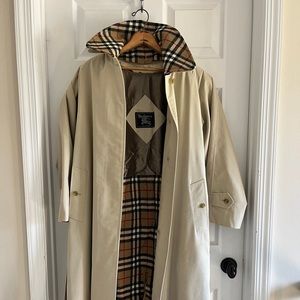 Vintage 90s Burberry trench coat with wool lining